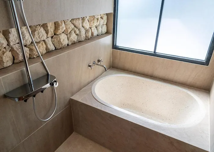 Surya Empat *